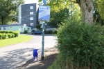Ute-vor-Wahlplakat-auf-der-Brede
